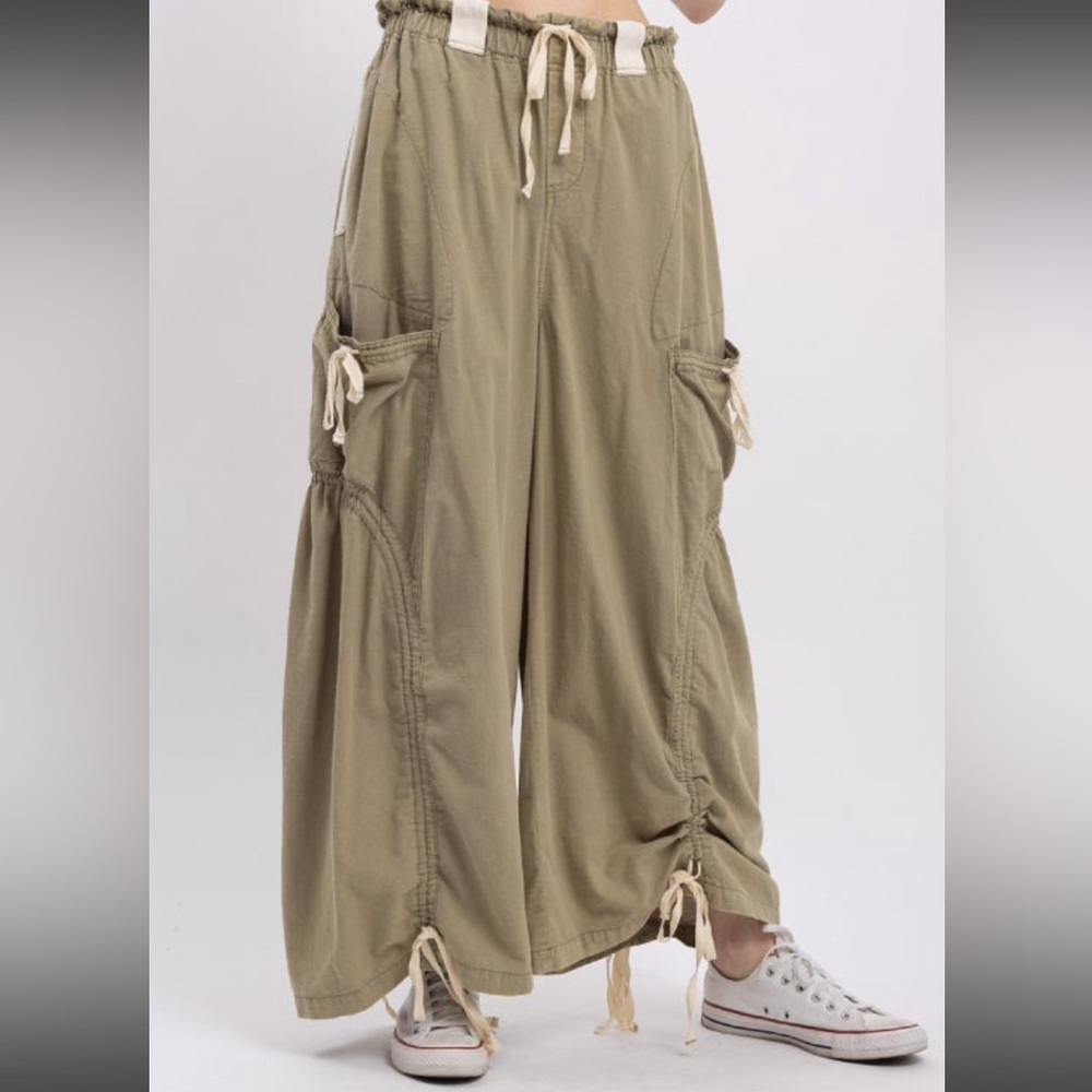 Stylish Wide-Leg Khaki Pants